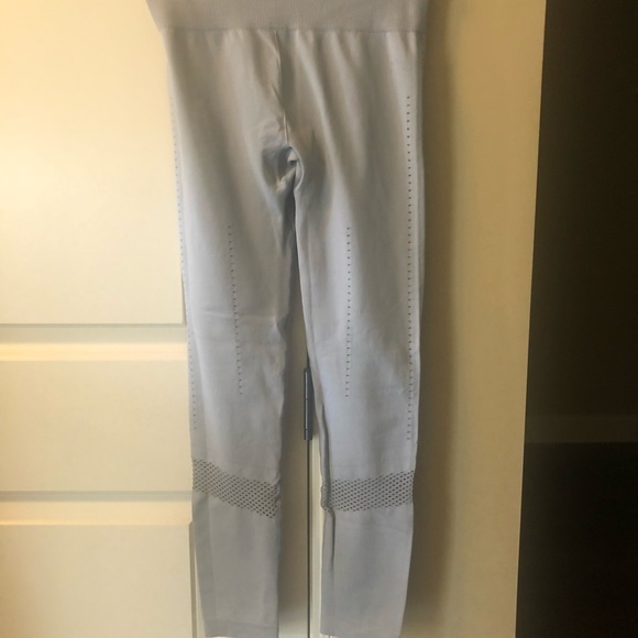 VARLEY PERFORATED LEGGING LIGHT GRAY SIZE MEDIUM - Picture 9 of 10